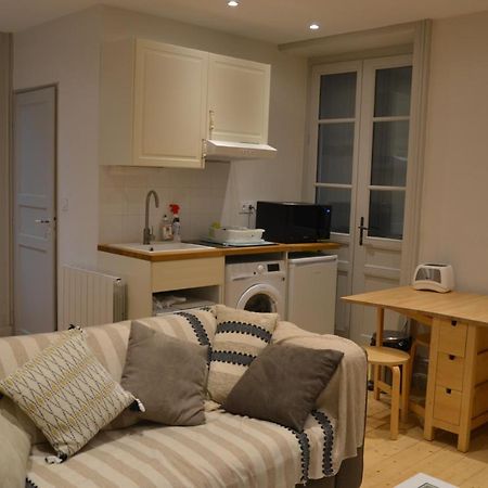 Sur La Colline Apartment Лион Екстериор снимка