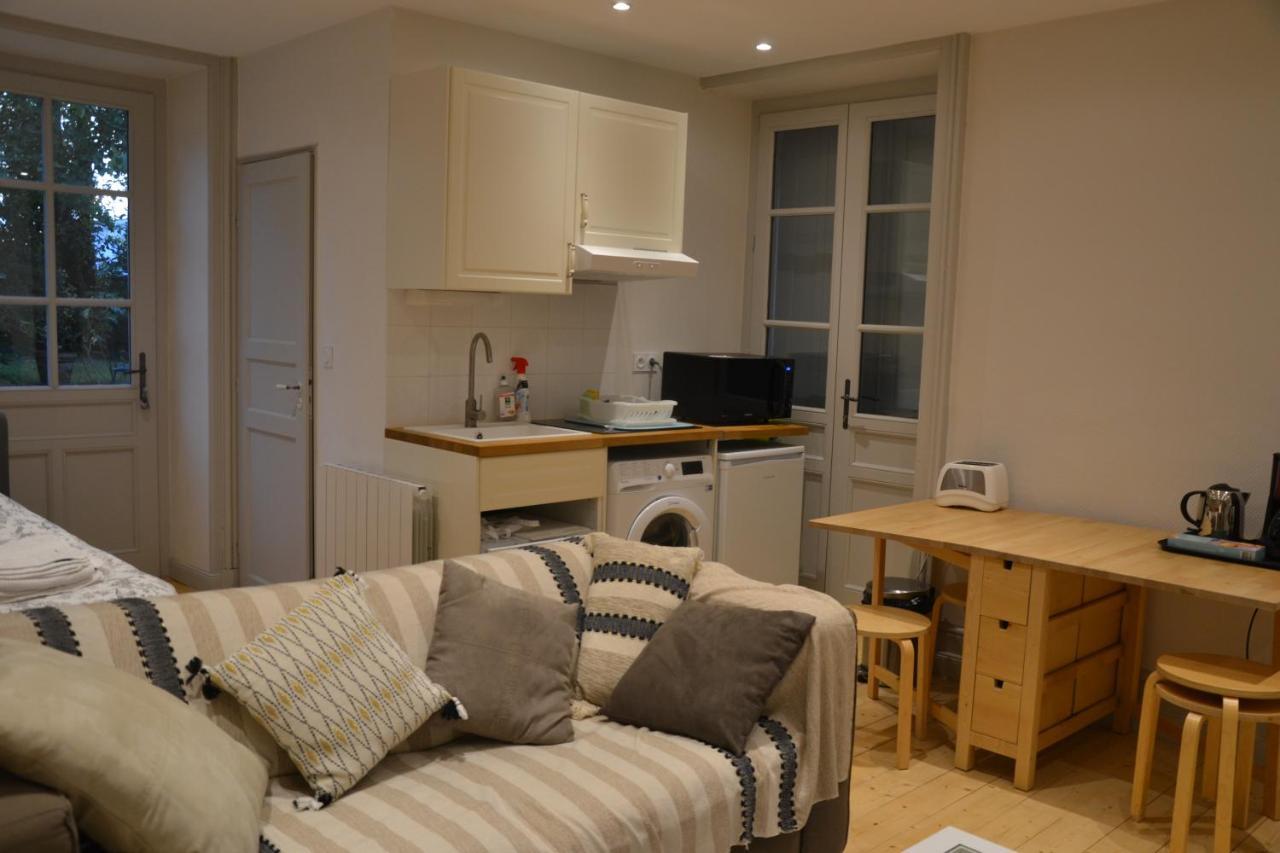 Sur La Colline Apartment Лион Екстериор снимка